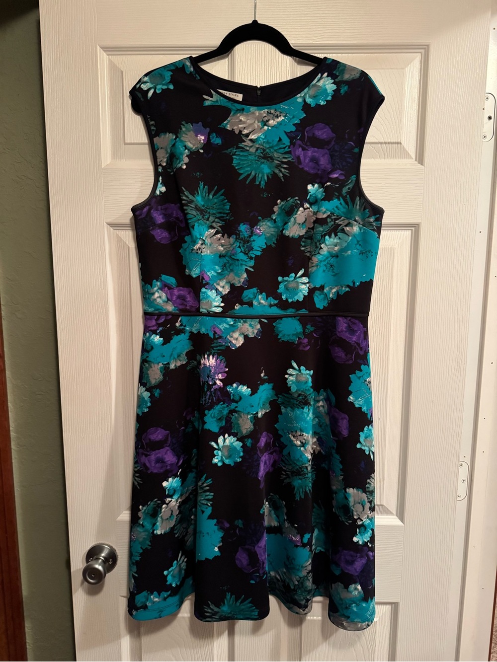 London Style Sz 16 Fit and Flare Floral Dress w/ Teal and Purple Flowers